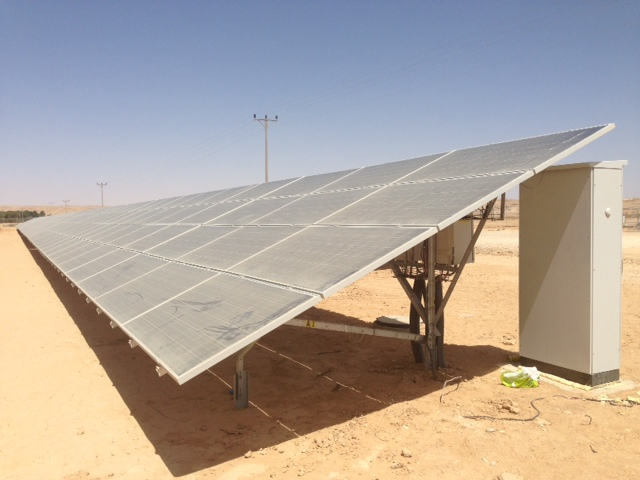 Panel Temizliğinin doğru ekipmanlar ile yapılmaması, uzun vadede panel yüzey camlarında mikro çiziklere, panel kırılmalarına ve konstrüksiyonların zarar görmesine neden olacaktır. Image